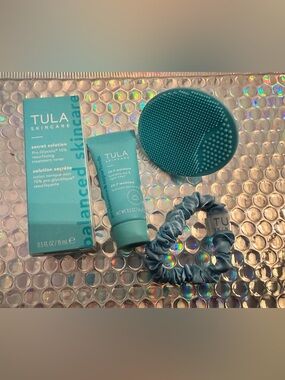 Tula secret solutions 15 ml acid treatment plus mini moisturizer Face scrubber